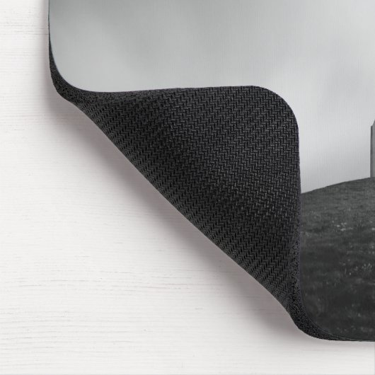 Kirche auf einem Hügel in Schwarzweiss Mousepad (Ecke)