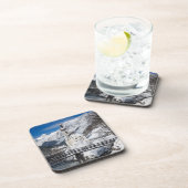 Kirche im Schnee mit den Alpen Getränkeuntersetzer (Rechte Seite)