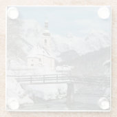Kirche im Schnee mit den Alpen im Winter Glasuntersetzer (Rückseite)