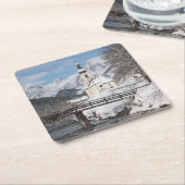 Kirche im Schnee mit den Alpen im Winter Rechteckiger Pappuntersetzer (angewinkelt)