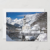 Kirche im Schnee mit den Alpen Magneteinladung (Vorderseite)