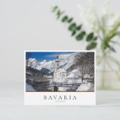 Kirche im Schnee mit den Alpen Postkarte (Stehend Vorderseite)