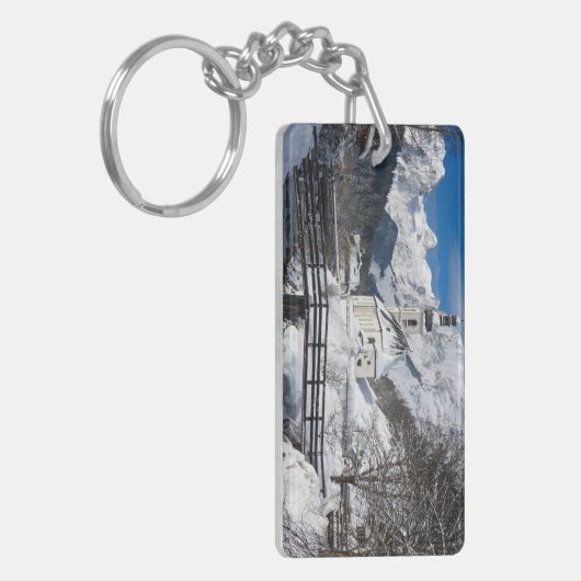 Kirche im Schnee mit den Alpen Schlüsselanhänger (Vorderseite links)