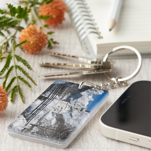 Kirche im Schnee mit den Alpen Schlüsselanhänger (Vorderseite rechts)