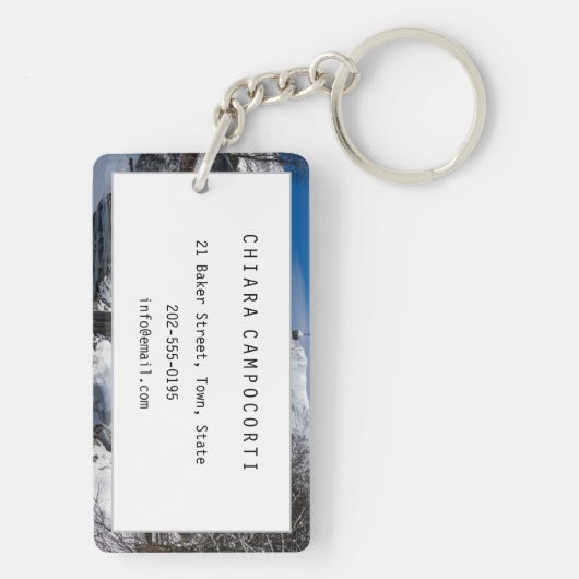 Kirche im Schnee mit den Alpen Schlüsselanhänger (Rückseite)