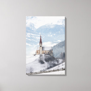 Kirche in einer alpinen Winterlandschaft Leinwanddruck