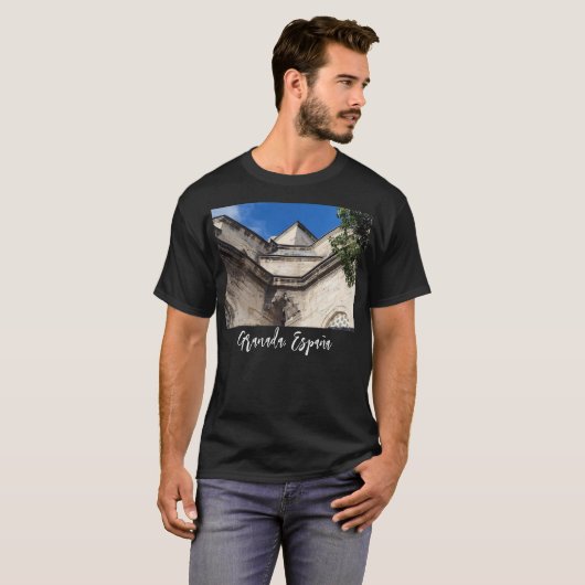 Kirche in Granda, Spanien T-Shirt (Vorne ganz)
