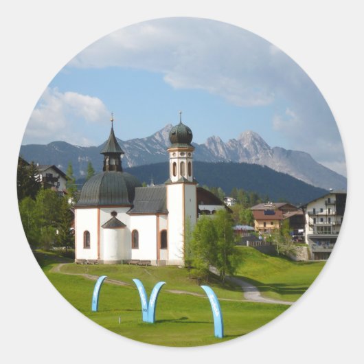 Kirche in Seefeld, Österreich, Rundaufkleber Runder Aufkleber (Vorderseite)
