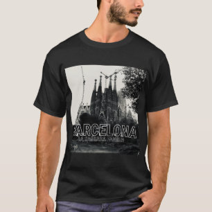 Kirche La sagrada familia in Barcelona T-Shirt