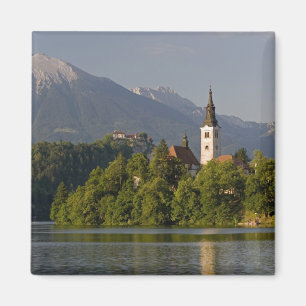 Kirche Mariä Himmelfahrt auf einer Insel im See Magnet