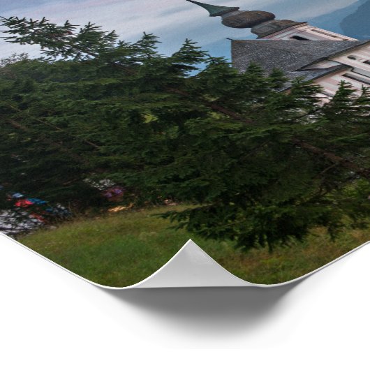 Kirche mit den Alpen Berge bei Sonnenuntergang Poster (Ecke)