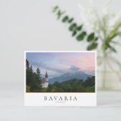 Kirche mit den Alpen Berge bei Sonnenuntergang Postkarte (Stehend Vorderseite)