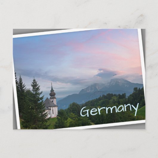 Kirche mit den Alpen Berge bei Sonnenuntergang Postkarte (Vorderseite)