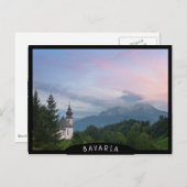 Kirche mit den Alpen Berge bei Sonnenuntergang Postkarte (Vorne/Hinten)