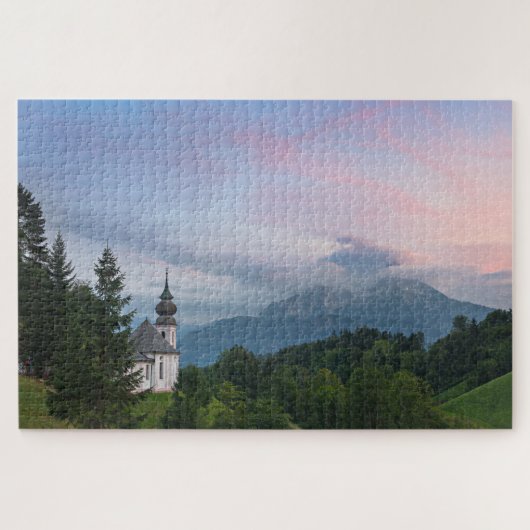 Kirche mit den Alpen Berge bei Sonnenuntergang Puzzle (Horizontal)