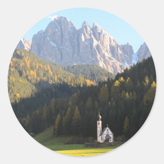 Kirche mit Dolomiten-Hintergrund Runder Aufkleber (Vorderseite)