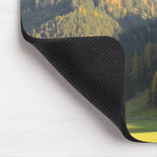 Kirche mit Dolomithintergrund mousepad (Ecke)