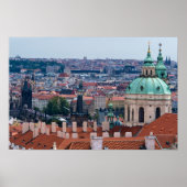Kirche St. Nicolas und Dächer von Prag Poster (Vorne)