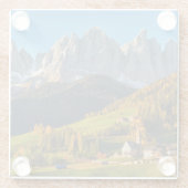 Kirche und Dorf mit Berglandschaft Glasuntersetzer (Rückseite)