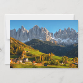 Kirche und Dorf mit Berglandschaft Magneteinladung