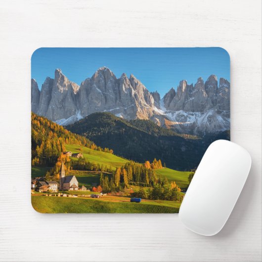 Kirche und Dorf mit Berglandschaft Mousepad (Mit Mouse)