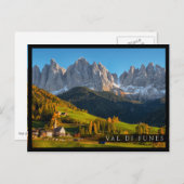 Kirche und Dorf mit Berglandschaft Postkarte (Vorne/Hinten)