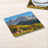 Kirche und Dorf mit Berglandschaft Rechteckiger Pappuntersetzer (angewinkelt)