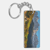 Kirche und Dorf mit Berglandschaft Schlüsselanhänger (Vorderseite links)