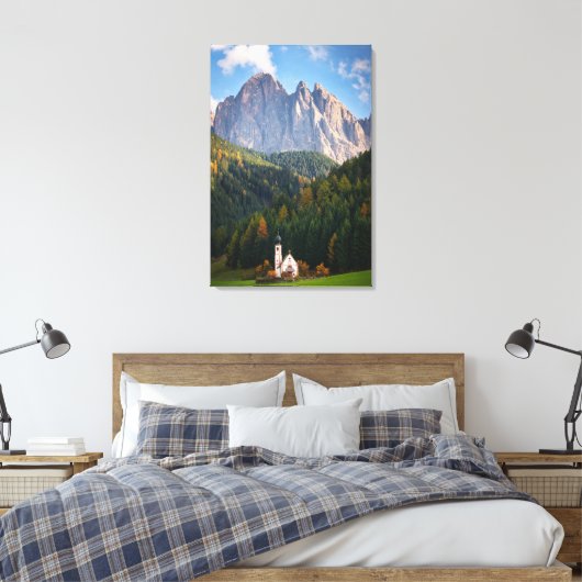 Kirche vor den Dolomiten in Italien Leinwanddruck (Insitu (Schlafzimmer))