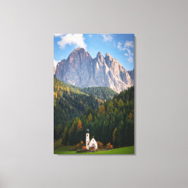 Kirche vor den Dolomiten in Italien Leinwanddruck