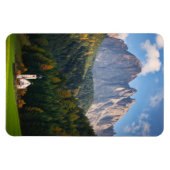 Kirche vor den Dolomiten in Italien Magnet (Horizontal)