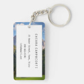 Kirche vor den Dolomiten in Italien Schlüsselanhänger (Rückseite)