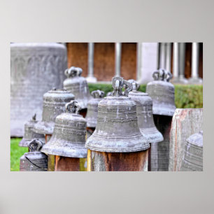 Kirchenglocken in der Kirche Saint Gertrude, Belgi Poster