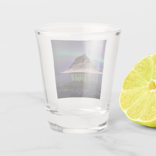 Kirkjufell Mountain in Island Nordlichter Schnapsglas (Rückseite)