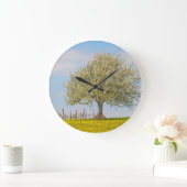 Kirschbaum im Frühling Große Wanduhr (Zuhause)
