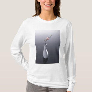 Kirschblüte im Vase T-Shirt