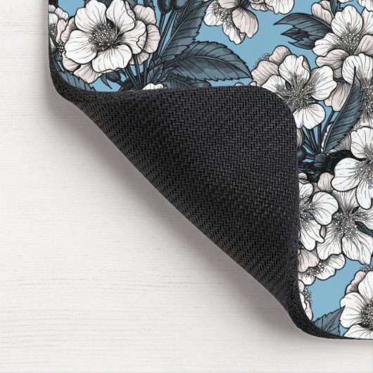 Kirschblüte in weiß und blau mousepad (Ecke)