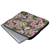 Kirschblüte und Kichererbsen auf Grün Laptopschutzhülle (Vorne Knopf)