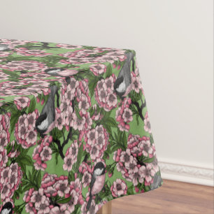 Kirschblüte und Meisen auf grünem Hintergrund Tischdecke