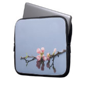 Kirschblüten auf Wasser Laptopschutzhülle (Vorderseite Links)