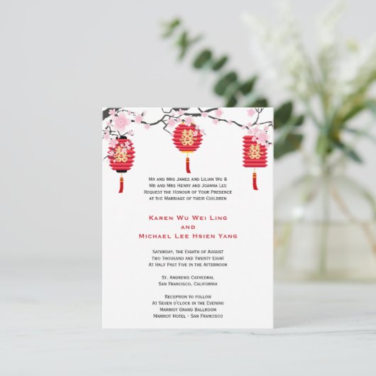 Kirschblüten und Chinesische Laternen Hochzeit Einladung (Stehend Vorderseite)