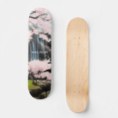 Kirschblüten und Wasserfall | Monogramm Skateboard (Vorderseite)