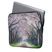 Kirschblüten-Weg Laptopschutzhülle (Vorderseite Links)