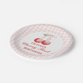 Kirsche erster Geburtstag Rosa Schleife Gingham Pappteller (Schrägansicht)