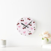 Kirsche- und rosa Schleifenmuster - Coquette-Ästhe Runde Wanduhr (Zuhause)