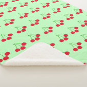 Kirschen auf der grünen Decke 60" x 80" Sherpadecke (3/4)