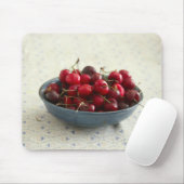 Kirschen in einer blauen Schüssel Mousepad (Mit Mouse)