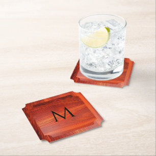 Kirschholzstruktur mit individuellem Monogramm. Untersetzer