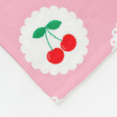 Kirschmuster – Retro-Frucht-Geschenk & Deko Fleecedecke (Ecke)
