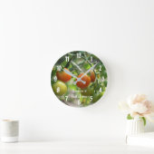 KirschTomaten auf der Weinküche Runde Wanduhr (Zuhause)